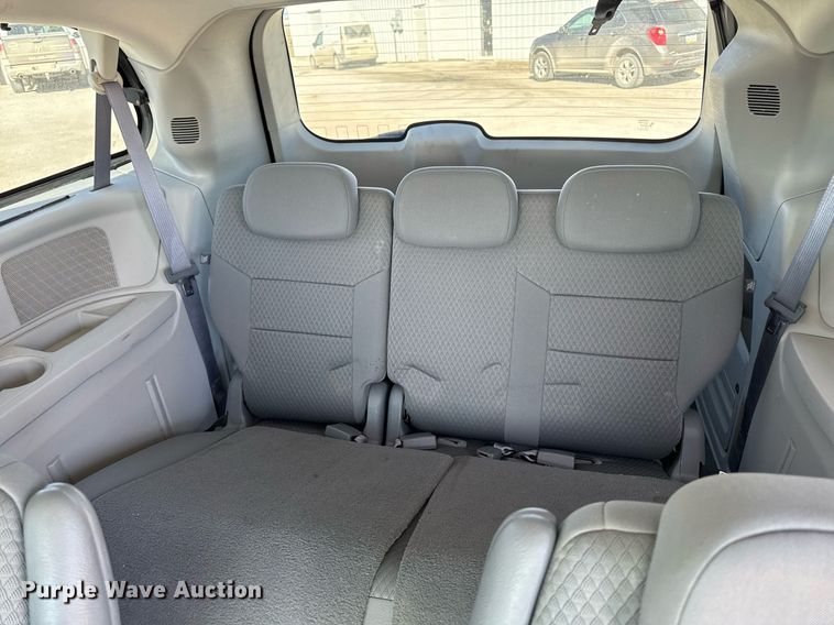 image for item EM3575 2008 Chrysler Town & Country van