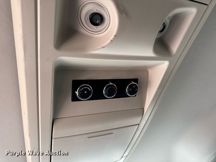 image for item EM3575 2008 Chrysler Town & Country van