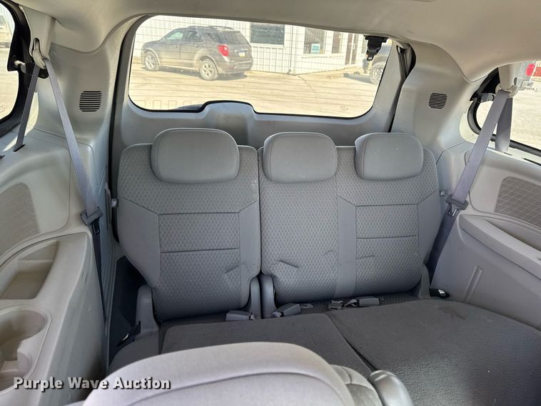 image for item EM3575 2008 Chrysler Town & Country van