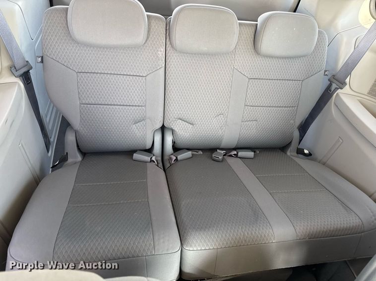 image for item EM3575 2008 Chrysler Town & Country van