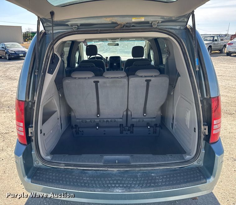 image for item EM3575 2008 Chrysler Town & Country van