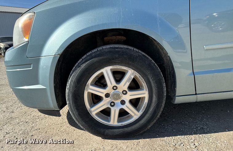 image for item EM3575 2008 Chrysler Town & Country van