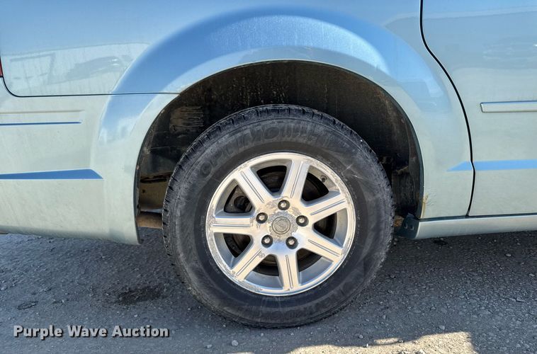 image for item EM3575 2008 Chrysler Town & Country van