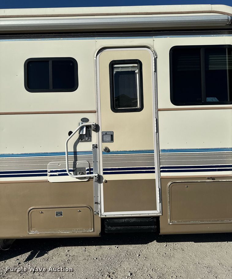 image for item EM3585 1991 Holiday Rambler Aluma Lite RV