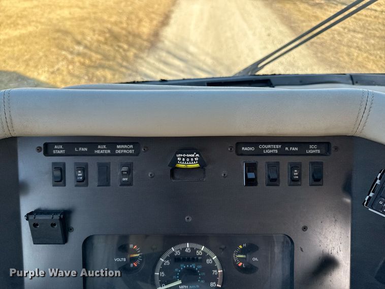 image for item EM3585 1991 Holiday Rambler Aluma Lite RV