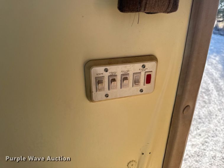 image for item EM3585 1991 Holiday Rambler Aluma Lite RV