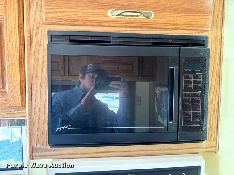 image for item EM3585 1991 Holiday Rambler Aluma Lite RV