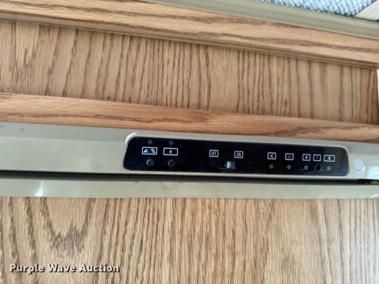 image for item EM3585 1991 Holiday Rambler Aluma Lite RV