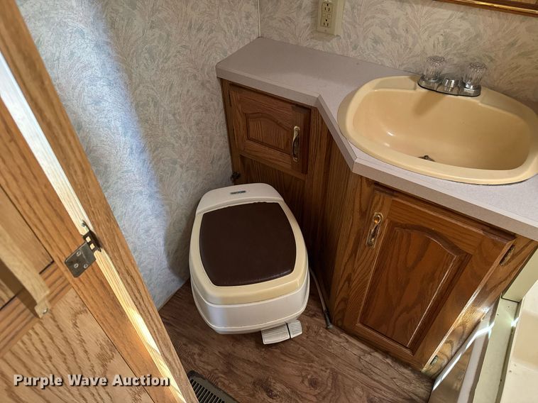 image for item EM3585 1991 Holiday Rambler Aluma Lite RV