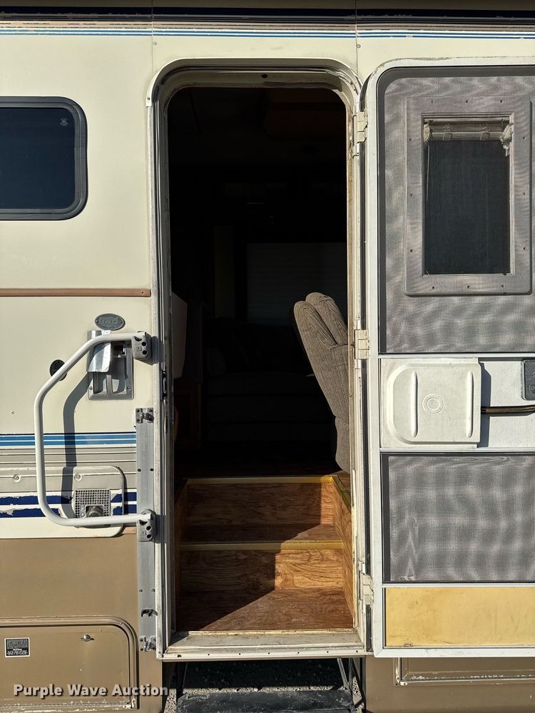 image for item EM3585 1991 Holiday Rambler Aluma Lite RV