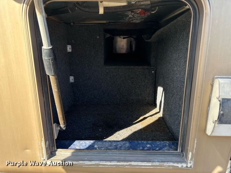 image for item EM3585 1991 Holiday Rambler Aluma Lite RV