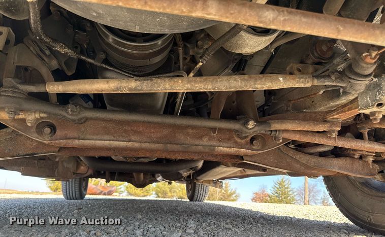 image for item EM3586 1997 Xplorer MUR-VAN HT RV