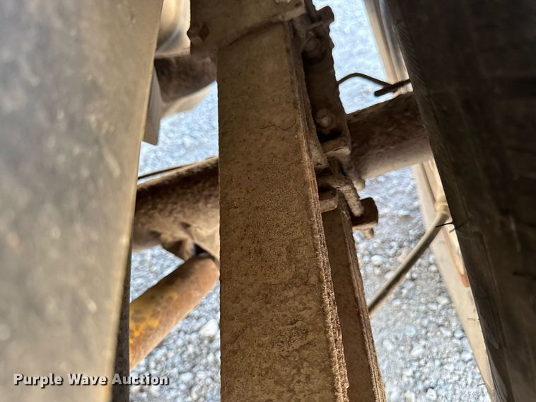 image for item EM3586 1997 Xplorer MUR-VAN HT RV