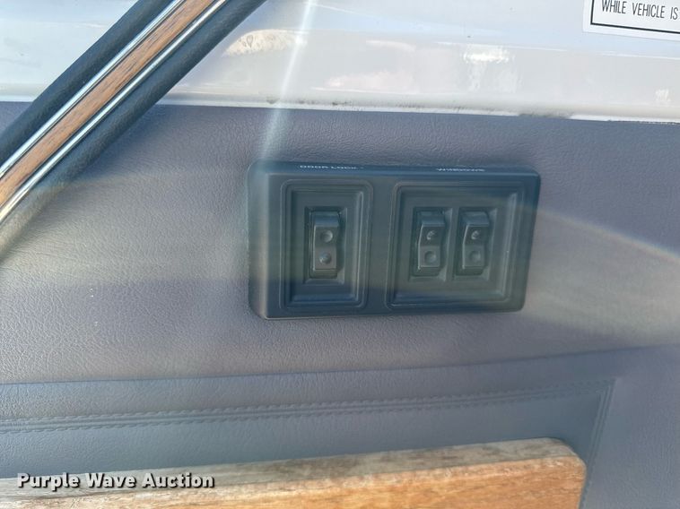 image for item EM3586 1997 Xplorer MUR-VAN HT RV