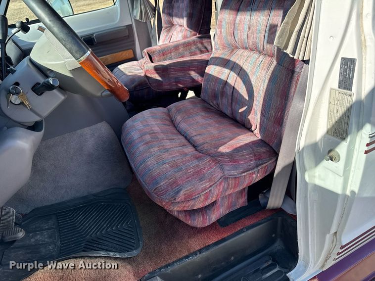 image for item EM3586 1997 Xplorer MUR-VAN HT RV