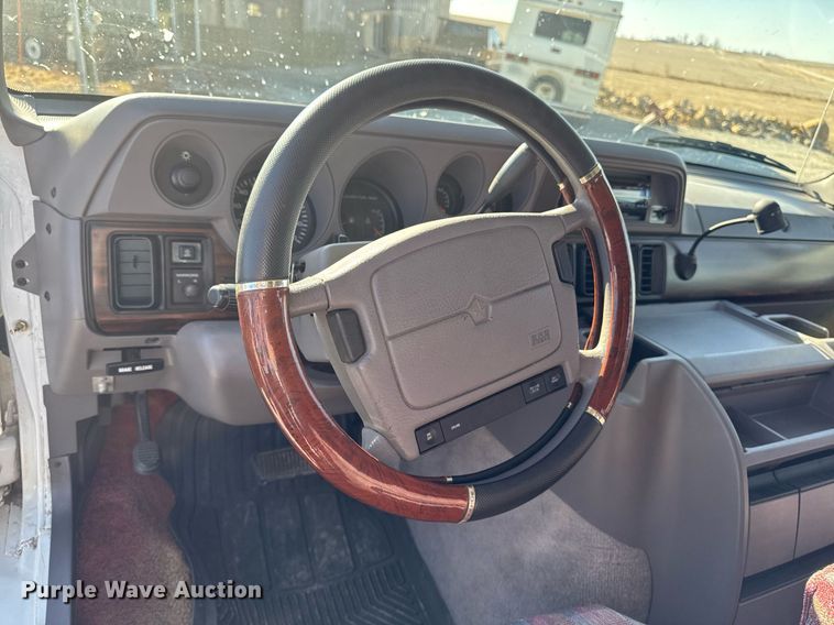 image for item EM3586 1997 Xplorer MUR-VAN HT RV