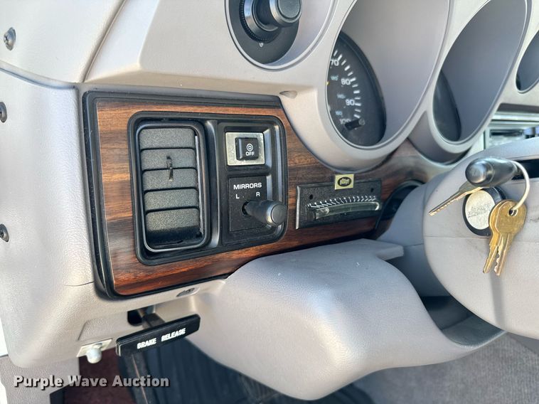 image for item EM3586 1997 Xplorer MUR-VAN HT RV