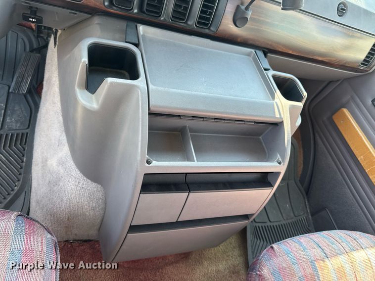 image for item EM3586 1997 Xplorer MUR-VAN HT RV