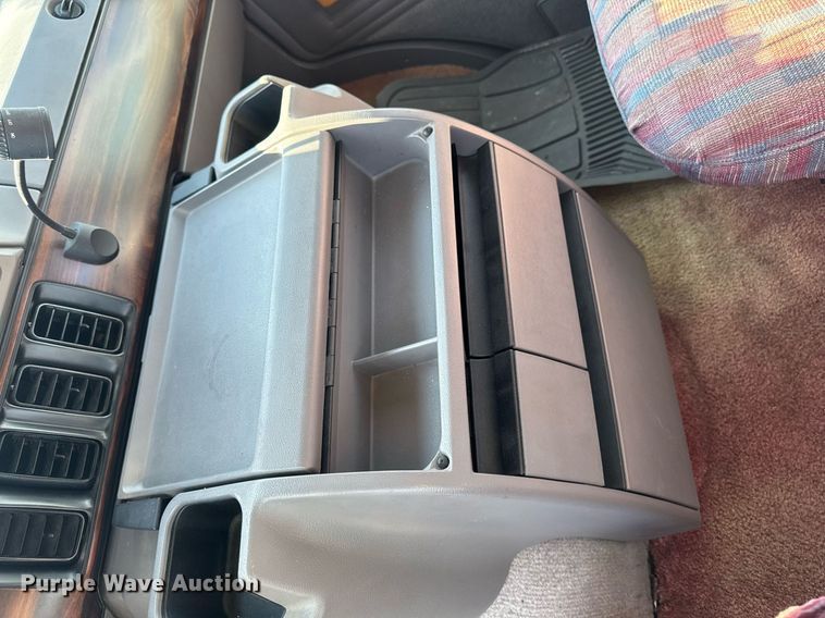 image for item EM3586 1997 Xplorer MUR-VAN HT RV