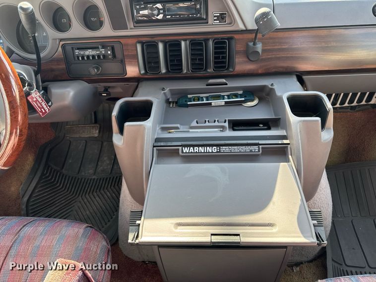 image for item EM3586 1997 Xplorer MUR-VAN HT RV