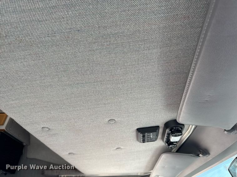 image for item EM3586 1997 Xplorer MUR-VAN HT RV