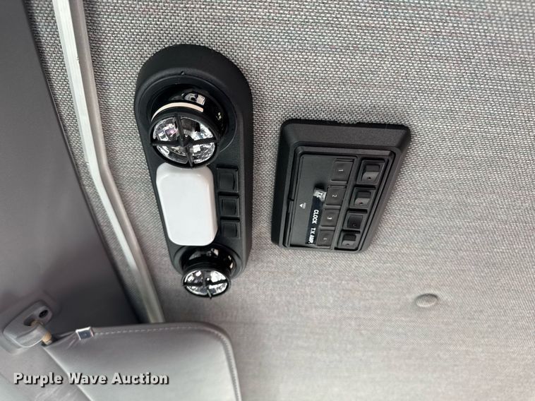 image for item EM3586 1997 Xplorer MUR-VAN HT RV