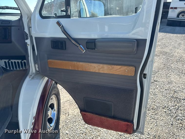 image for item EM3586 1997 Xplorer MUR-VAN HT RV