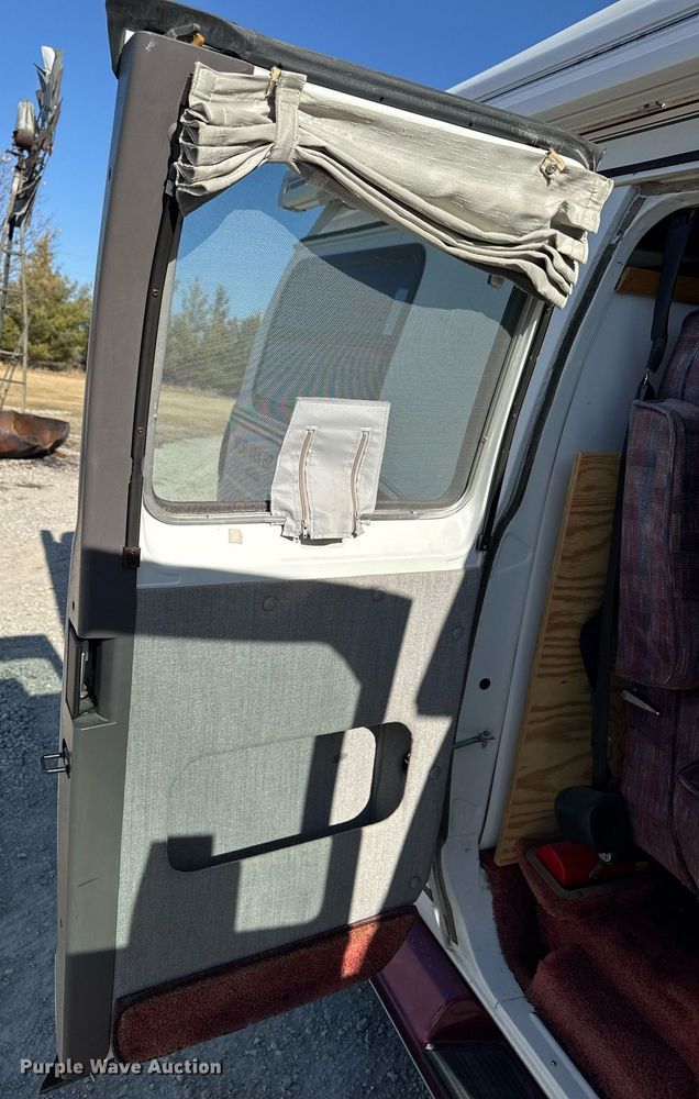 image for item EM3586 1997 Xplorer MUR-VAN HT RV