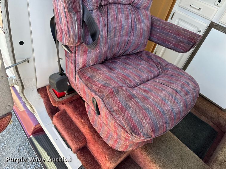 image for item EM3586 1997 Xplorer MUR-VAN HT RV