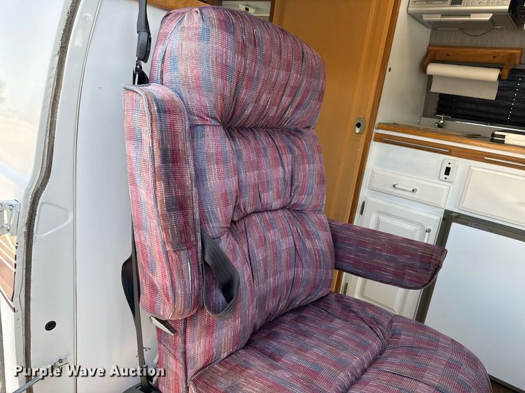 image for item EM3586 1997 Xplorer MUR-VAN HT RV