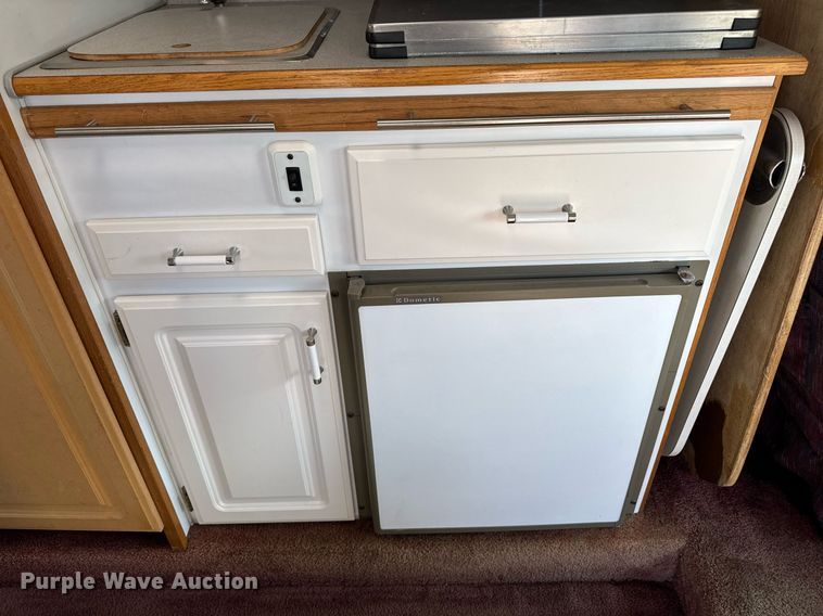 image for item EM3586 1997 Xplorer MUR-VAN HT RV