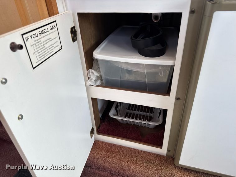 image for item EM3586 1997 Xplorer MUR-VAN HT RV