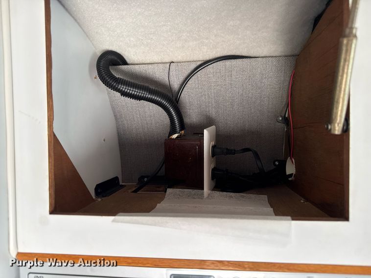 image for item EM3586 1997 Xplorer MUR-VAN HT RV