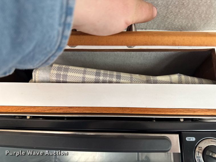 image for item EM3586 1997 Xplorer MUR-VAN HT RV