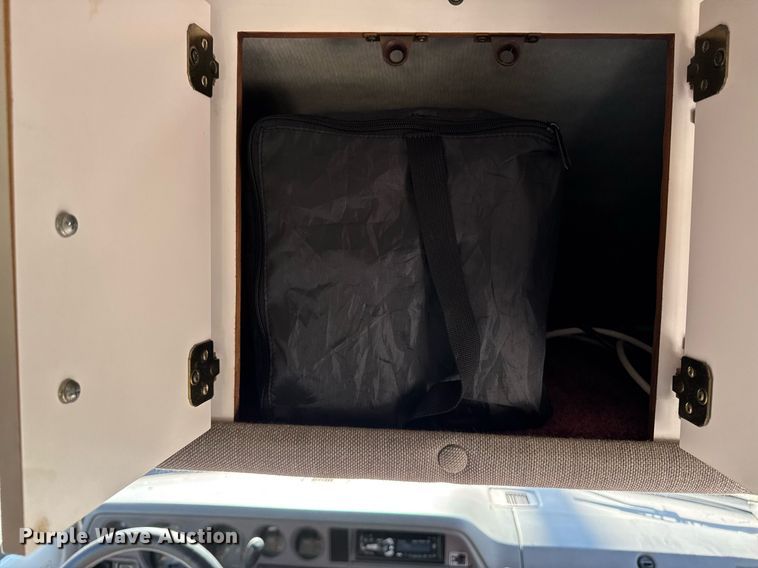 image for item EM3586 1997 Xplorer MUR-VAN HT RV