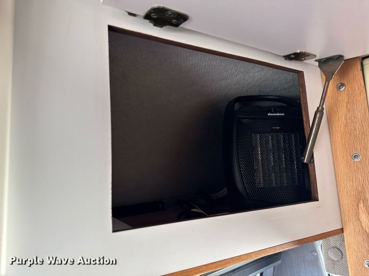 image for item EM3586 1997 Xplorer MUR-VAN HT RV