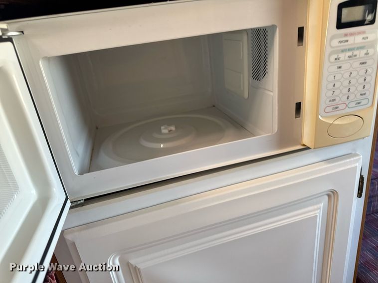 image for item EM3586 1997 Xplorer MUR-VAN HT RV