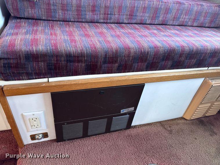 image for item EM3586 1997 Xplorer MUR-VAN HT RV