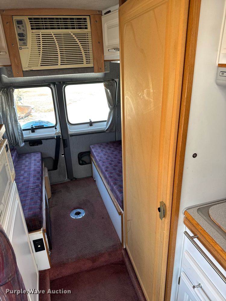 image for item EM3586 1997 Xplorer MUR-VAN HT RV