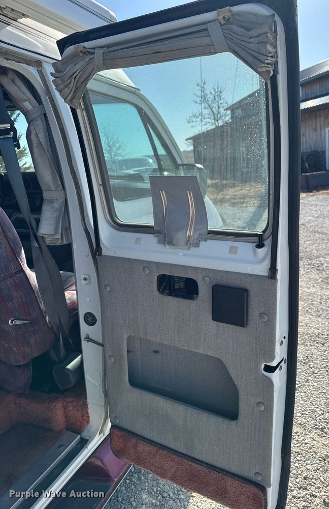 image for item EM3586 1997 Xplorer MUR-VAN HT RV