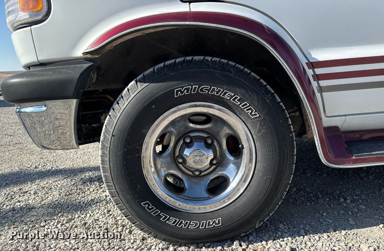 image for item EM3586 1997 Xplorer MUR-VAN HT RV