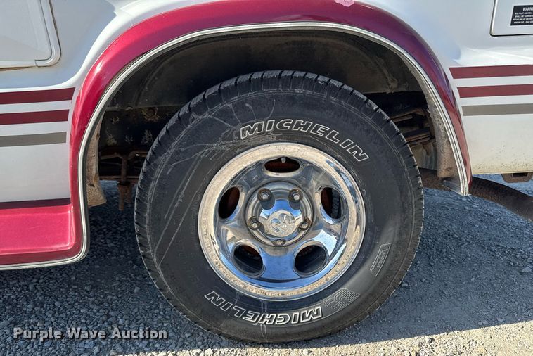 image for item EM3586 1997 Xplorer MUR-VAN HT RV