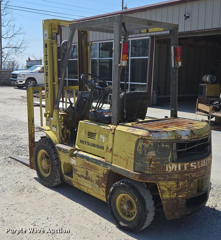 image for item EN3513 Mitsubishi FG25 forklift