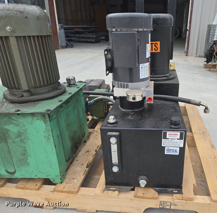 image for item EN3522 (3) pumps