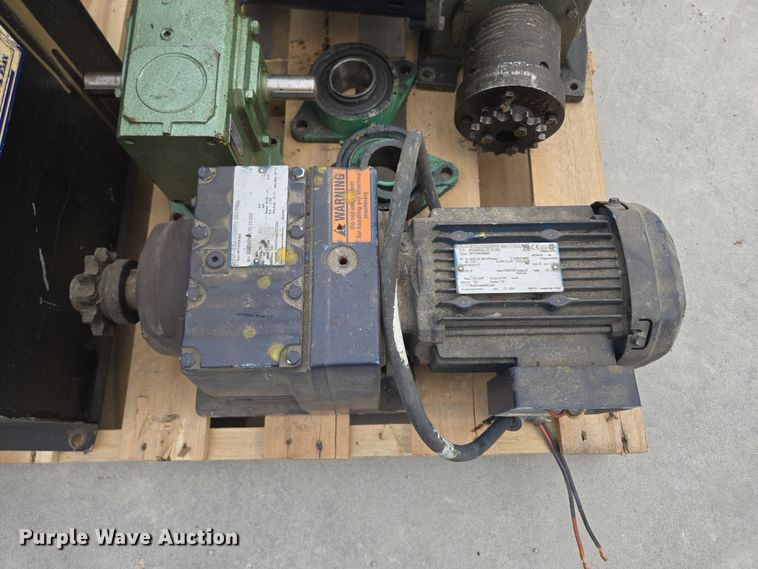 image for item EN3522 (3) pumps