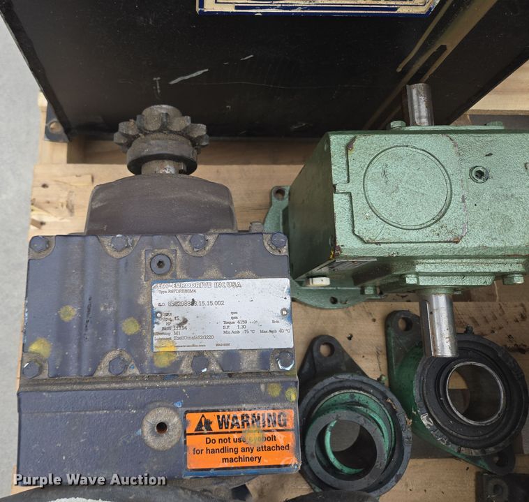 image for item EN3522 (3) pumps