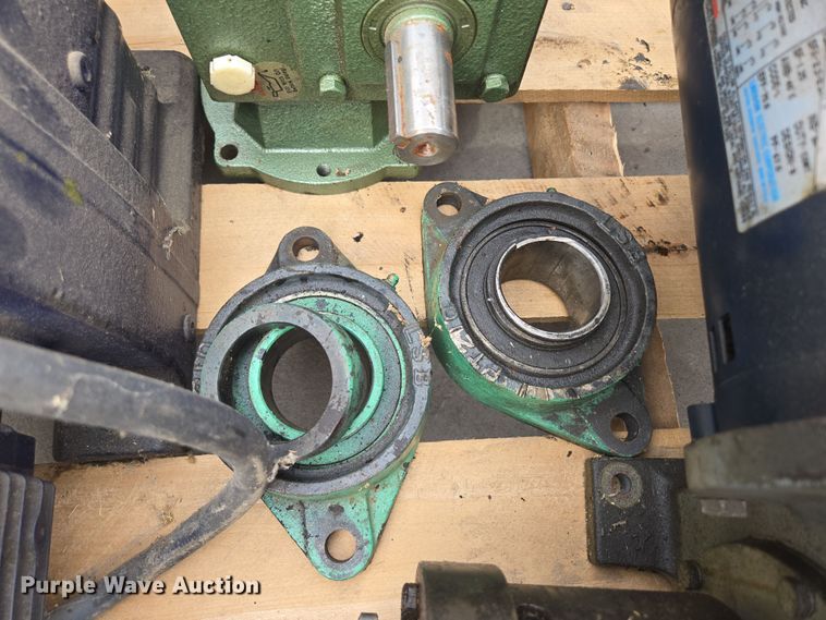 image for item EN3522 (3) pumps