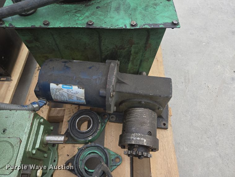 image for item EN3522 (3) pumps