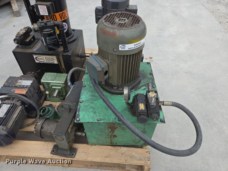 image for item EN3522 (3) pumps