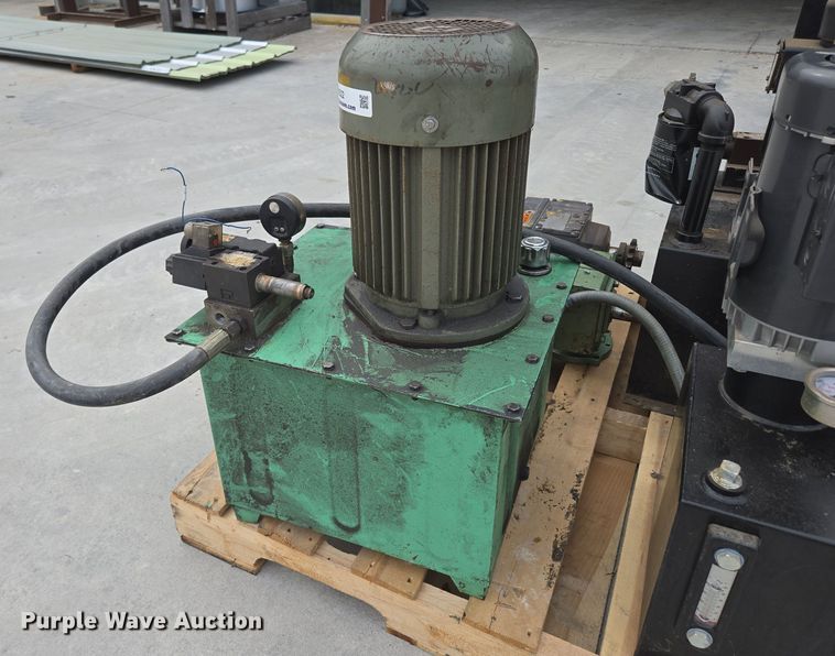 image for item EN3522 (3) pumps